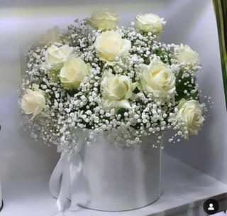 باکس ترند گل طبیعی رزسفید هلندی و ژیپسوفیلا کد (۱۰۰۶)