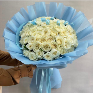 دسته گل رز هلندی سفید